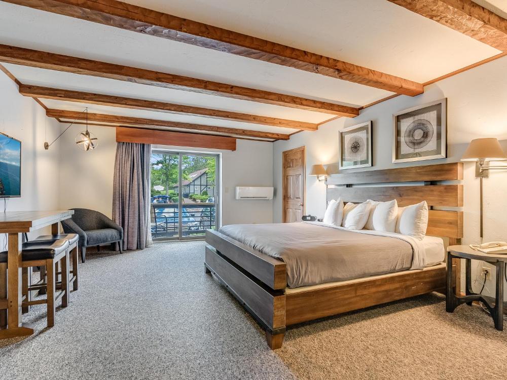 Standard King Room interior